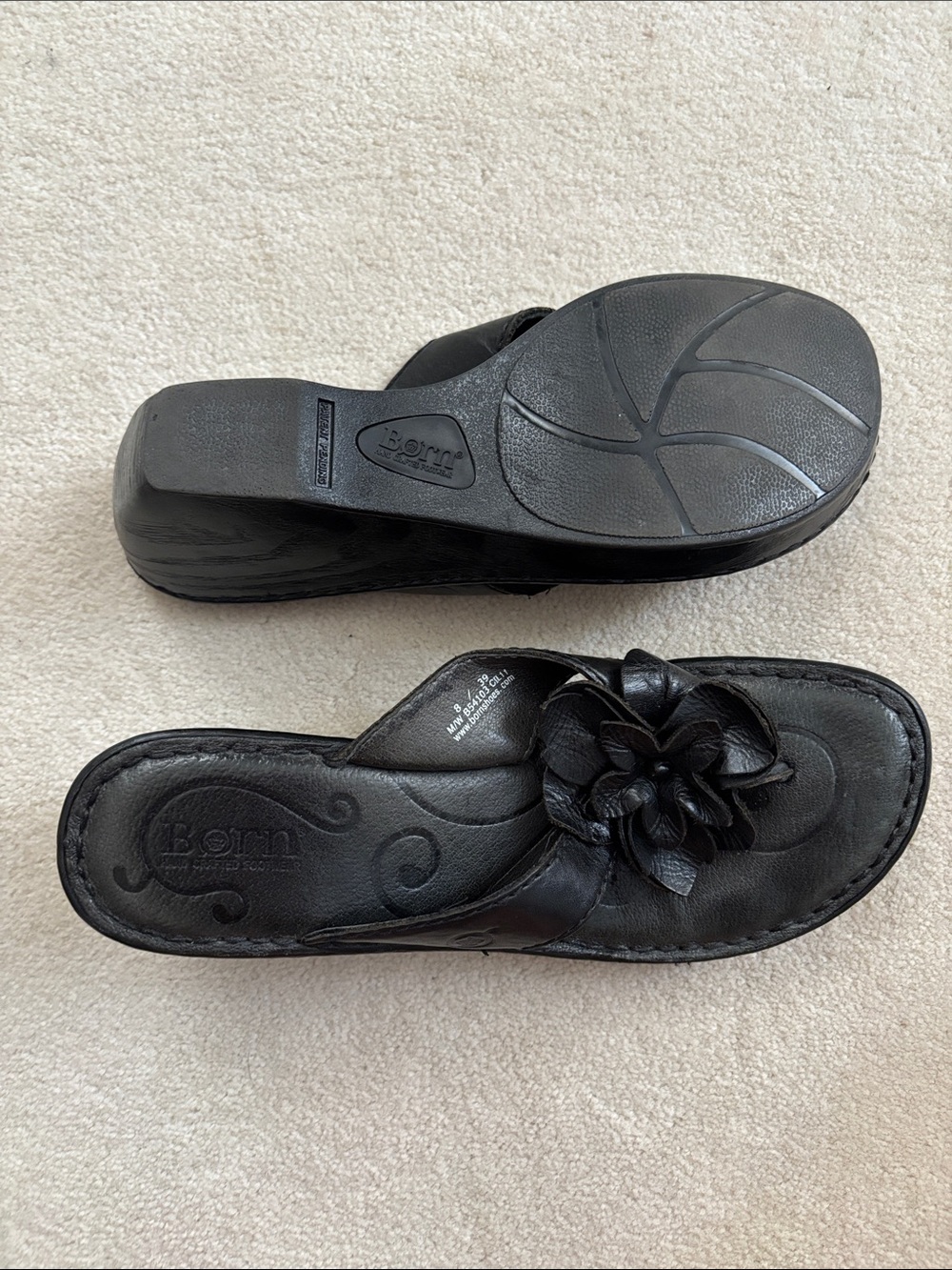 Born 39 Women's Black Floral Leather Thong Sandals - Picture 10 of 10